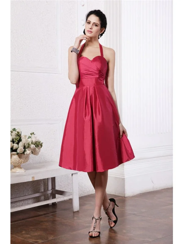 Holiday Sale A-Line/Princess Halter Sleeveless Pleats Short Taffeta Bridesmaid Dresses