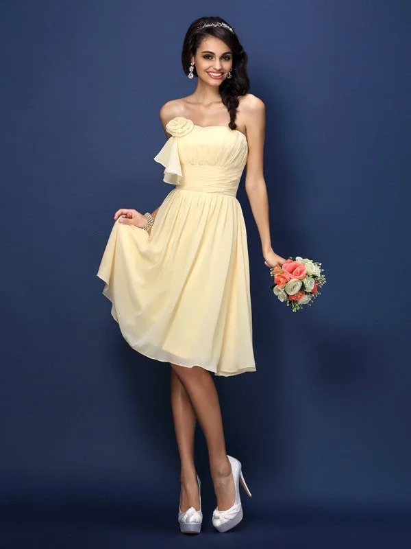 Fashion-Forward Outfits A-Line/Princess Strapless Hand-Made Flower Pleats Sleeveless Short Chiffon Bridesmaid Dresses