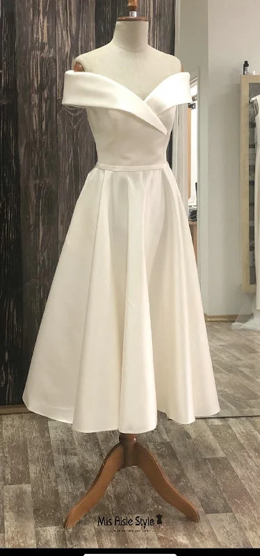 End - Of - Month Blowout Simple Off Shoulder Sleeve Short Wedding Dress