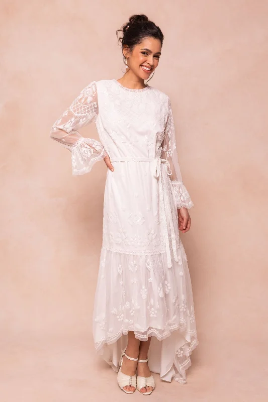 Exclusive Discount Queenie Dress in White